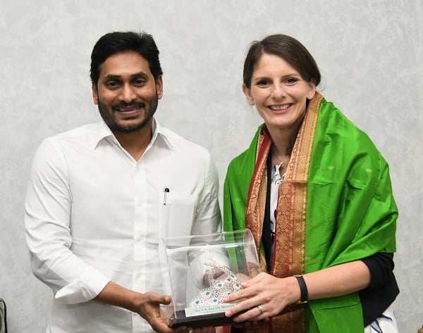 Chief Minister Reddy gifted a memento to Consul-General Sarah Kirlew