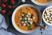Zoomed tomato soup with croutons