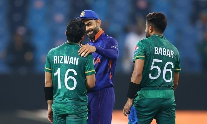 ICC T20 WC 2021 delivers record viewership. Pictured here, Indian team captain Virat Kohli with Pakistani team captain Babbar Azam and opener Mohammad Rizwan. Source: IANS